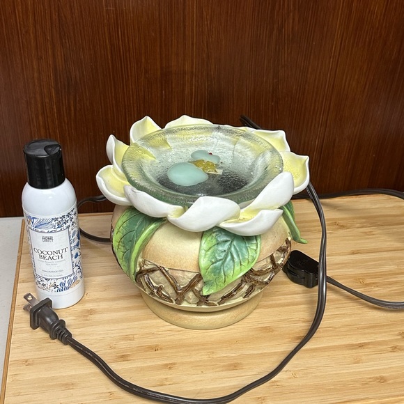 Home interiors Retired fragrance warmer magnolia shaped - Picture 5 of 12